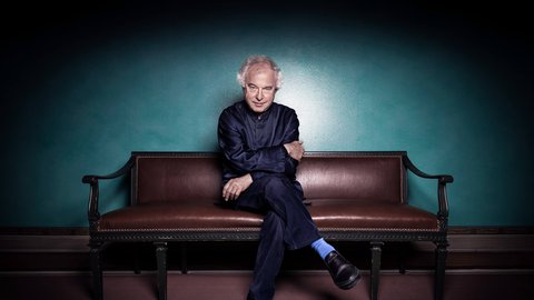 András Schiff  © Nadja Sjoestroem