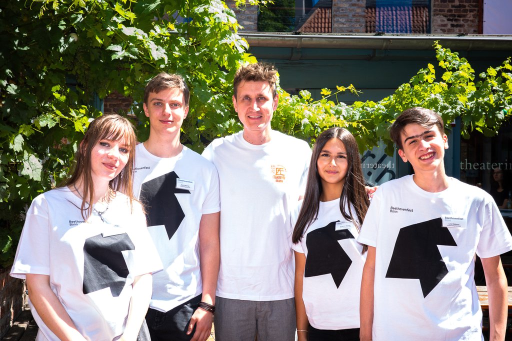 Alexej Gerassimez and the Student Management team at the press conference for his Beethovenfest concert »Five Elements« - © Beethovenfest Bonn