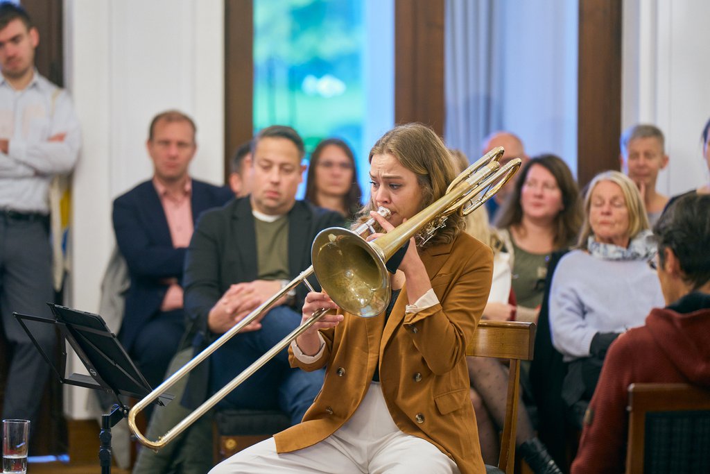 Maxine Troglauer und Teresa Raff in der Villa Hammerschmidt - © Sebastian Wolf