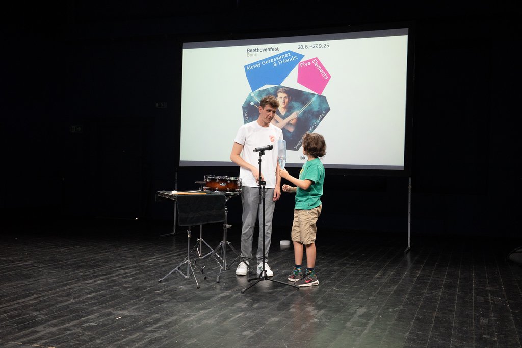 Alexej Gerassimez gives a workshop at the press conference for his Beethovenfest concert »Five Elements« - © Beethovenfest Bonn