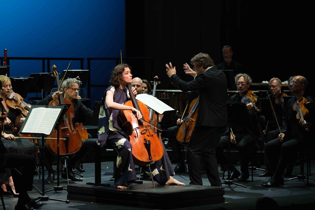 Anastasia Kobekina with Mahler Chamber Orchestra - © Nekame Klasohm