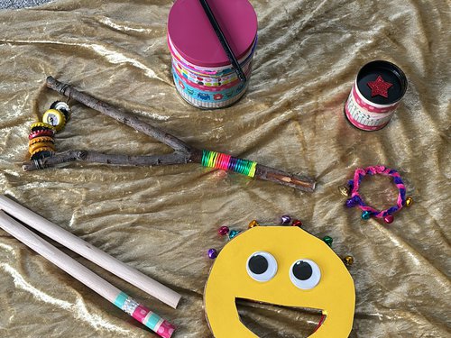 Familienworkshop: Gemeinsam Instrumente basteln