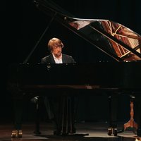 Fabian Müller at his Beethoven cycle in Beethovenfest 2025