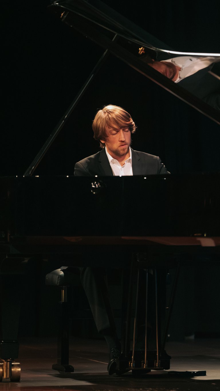 Fabian Müller bei seinem Beethoven-Zyklus im Beethovenfest 2025