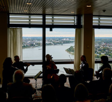 Musethica in der Kantine des UN-Hochhauses (»Langer Eugen«)
