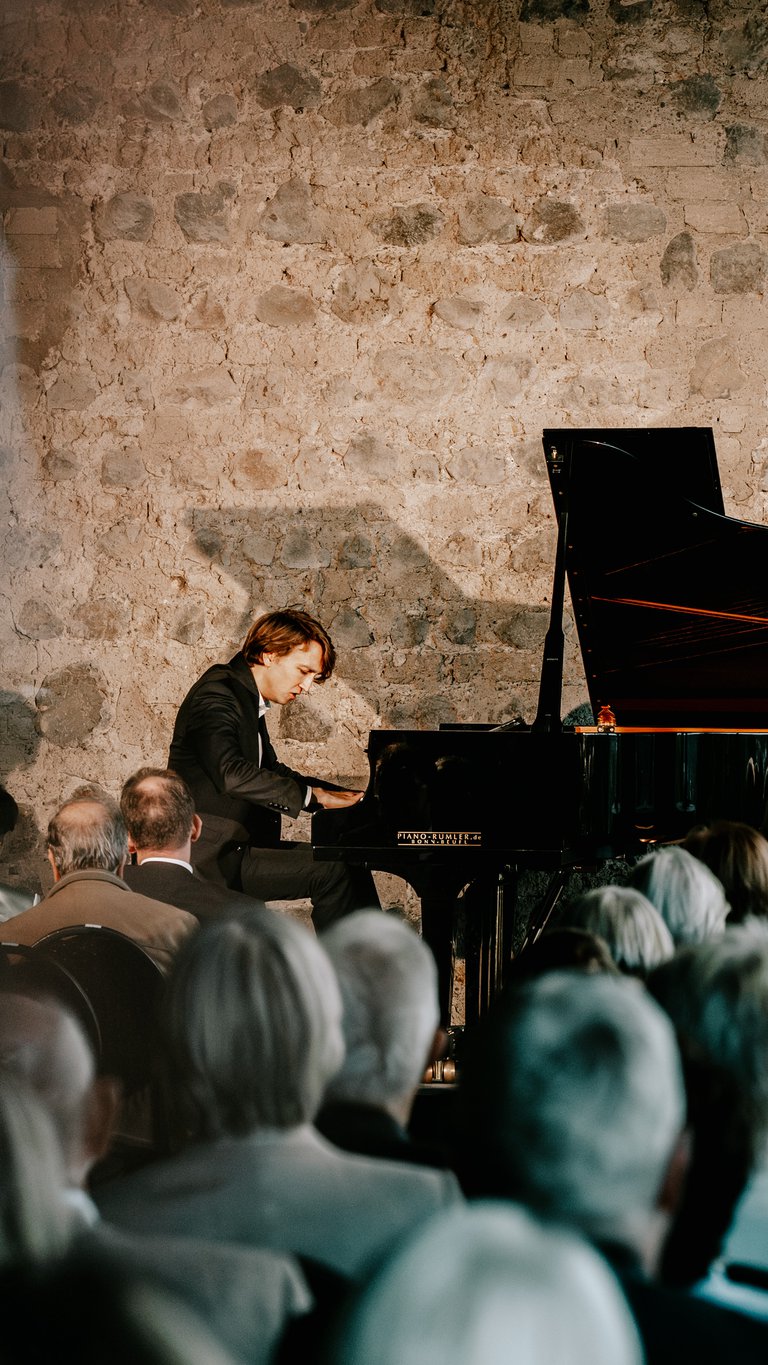 Fabian Müller in der Godesburg Bonn