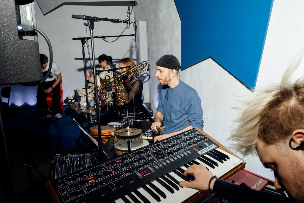 Keys, drums & trombone of the show band for the programme release - © Nekame Klasohm