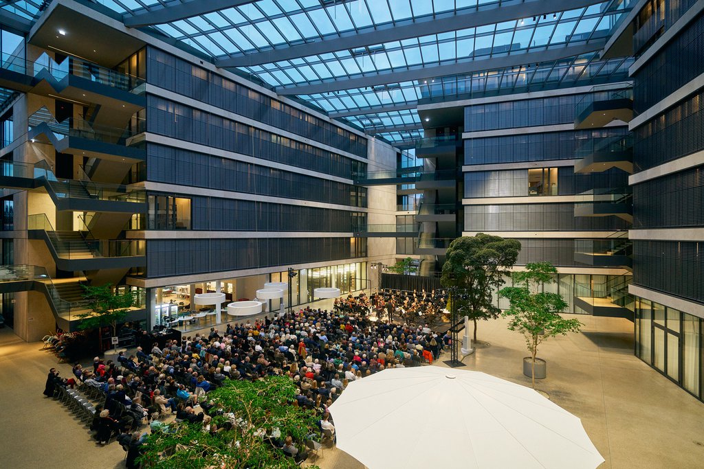 Ensemble Resonanz im Atrium von Flick Gocke Schaumburg - © Sebastian Wolf