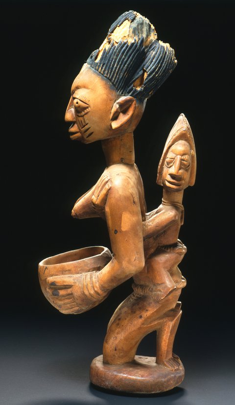 Yorùbá-Skulptur »Mutter mit Kind« - © Staatliche Museen zu Berlin, Ethnologisches Museum / Martin Franken