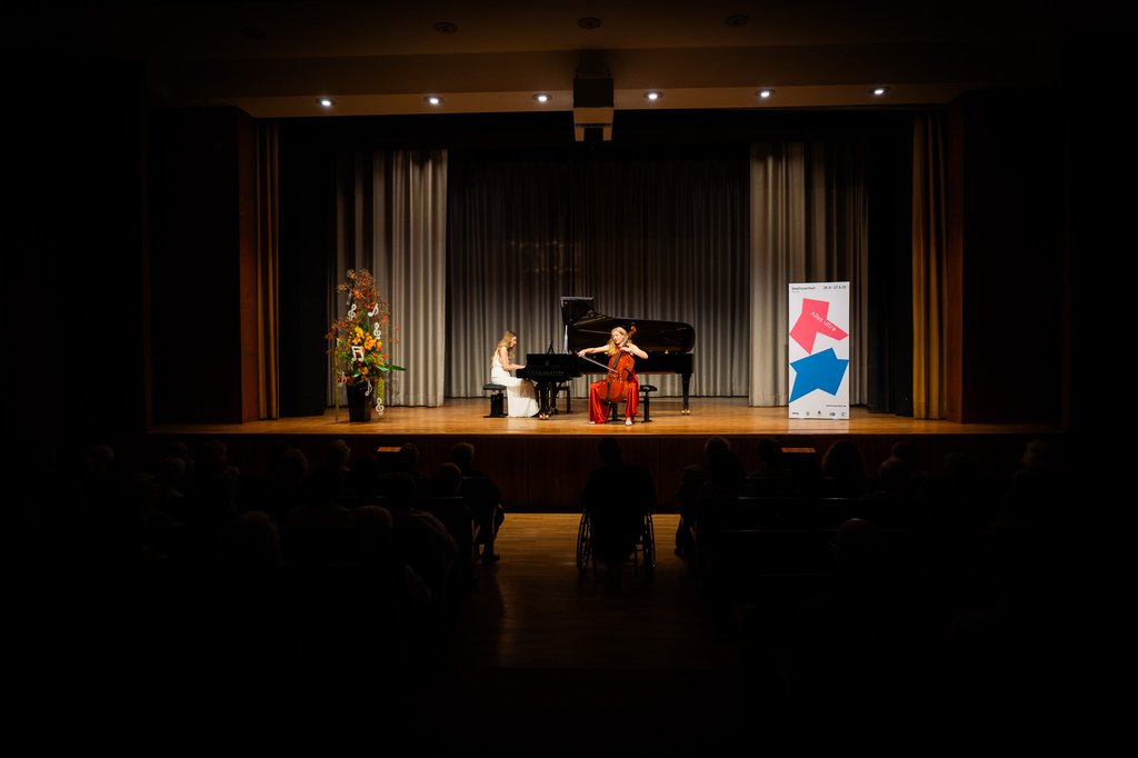 Anouchka Hack spielt mit ihrer Schwester Katharina einen Duoabend beim Beethovenfest 2025 im Augustinum - © Beethovenfest Bonn