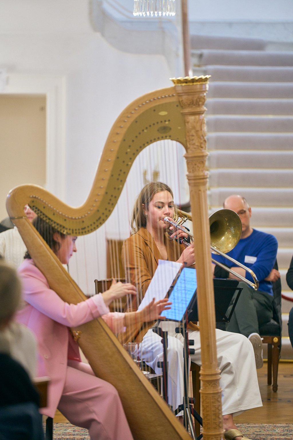 Maxine Troglauer und Teresa Raff in der Villa Hammerschmidt - © Sebastian Wolf