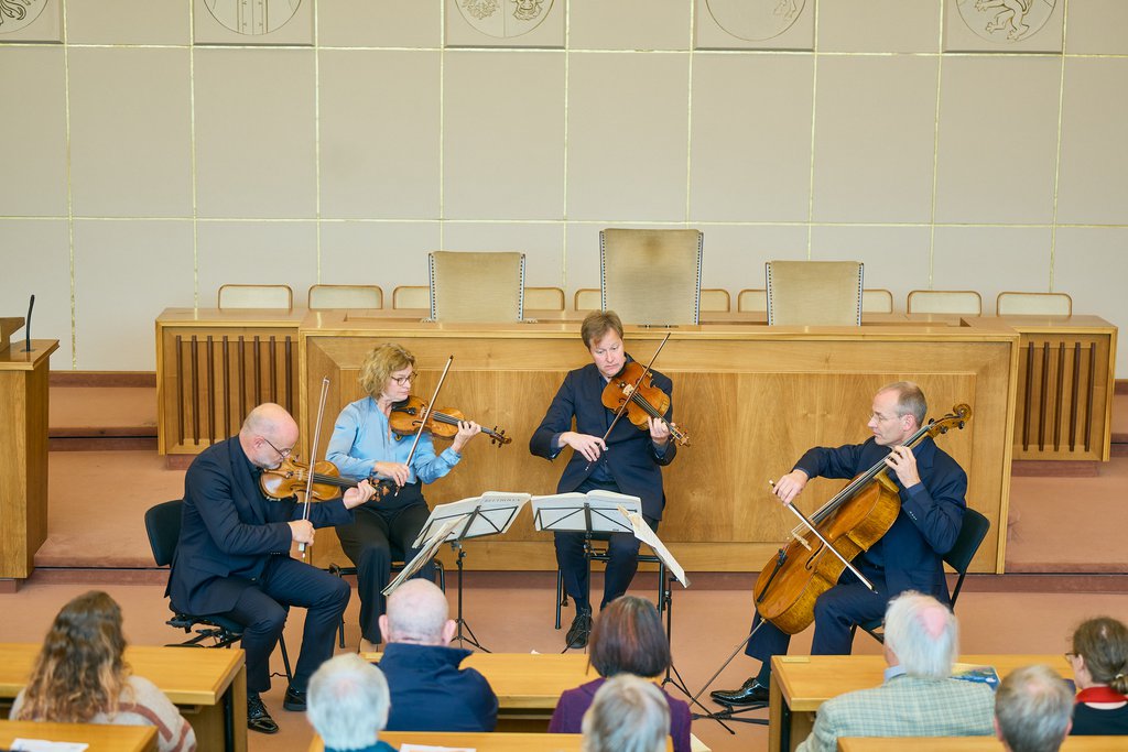 Das Mandelring Quartett im ehemaligen Plenarsaal des Bundesrates - © Sebastian Wolf