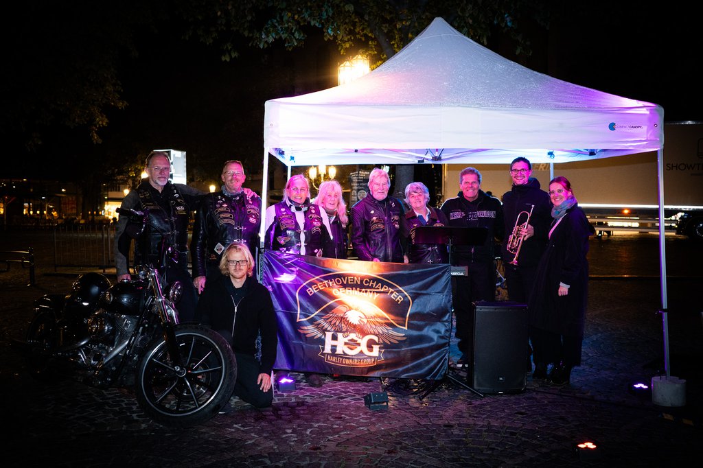 The Harley riders of the Beethoven Chapter and the other artists - © Diana Lim