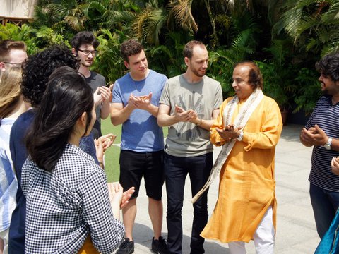 Indische und deutsche Musiker:innen jammen zusammen