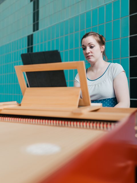 Elina Albach  © Sophia Hegewald