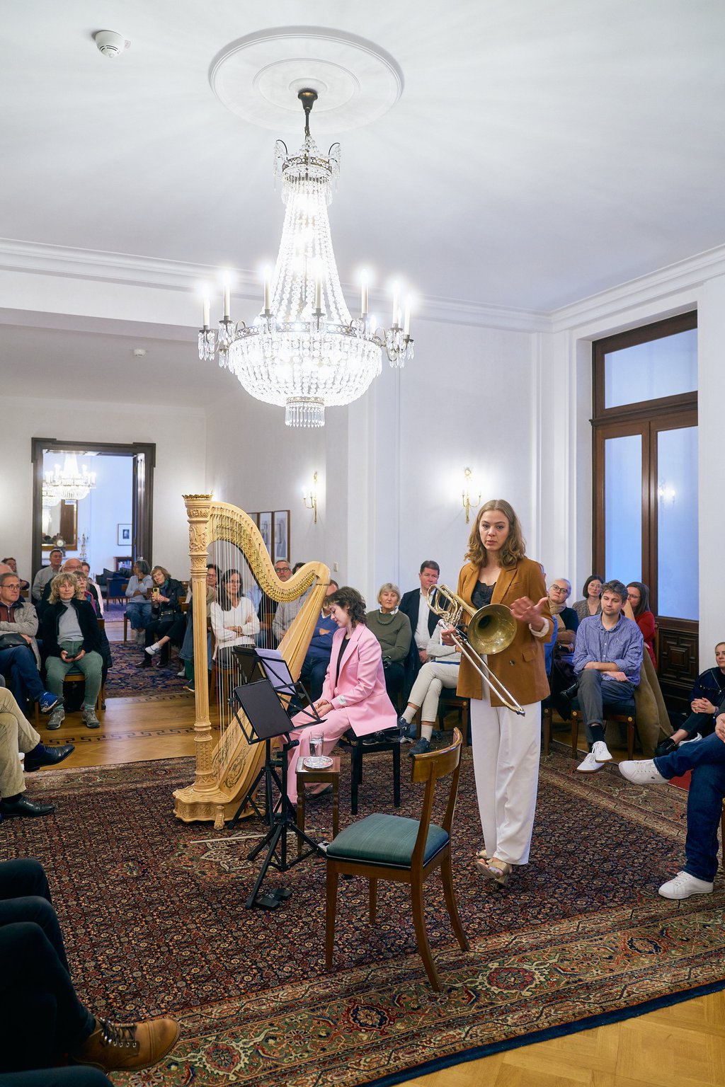 Maxine Troglauer und Teresa Raff in der Villa Hammerschmidt - © Sebastian Wolf