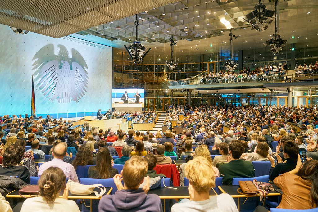 Live-Podcast »Lage der Nation« im ehemaligen Plenarsaal des Bundestages - © Sebastian Wolf