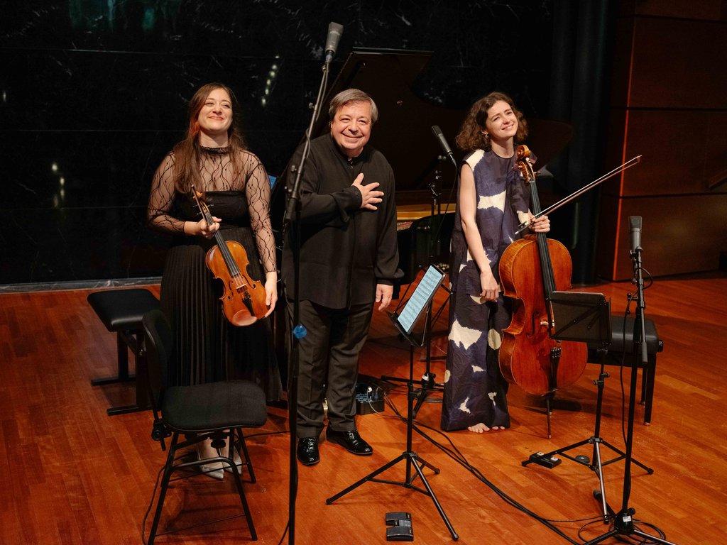 Anastasia Kobekina in Piano Trio with Veriko Tchumburidze & Alexey Botvinov - © Nekame Klasohm