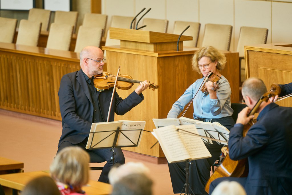 Das Mandelring Quartett im ehemaligen Plenarsaal des Bundesrates - © Sebastian Wolf