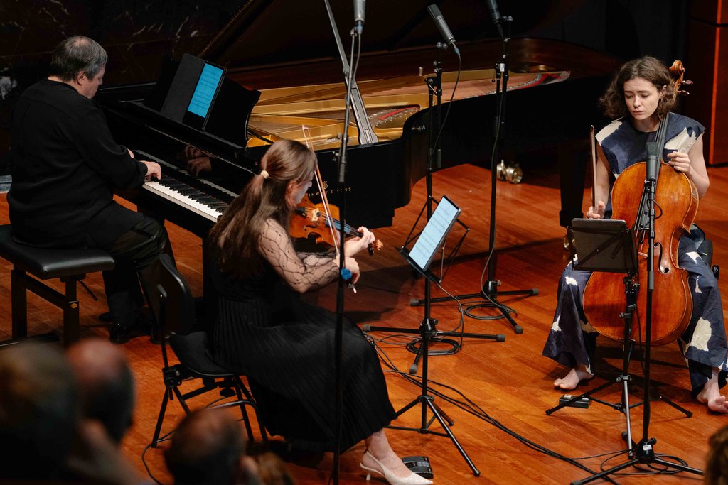 Anastasia Kobekina in Piano Trio with Veriko Tchumburidze & Alexey Botvinov - © Nekame Klasohm