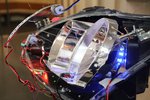 Das selbstgebaute Instrument aus Auto-Scheinwerfern von Elisabeth Coudoux und Miriam Berger - © Beethovenfest Bonn