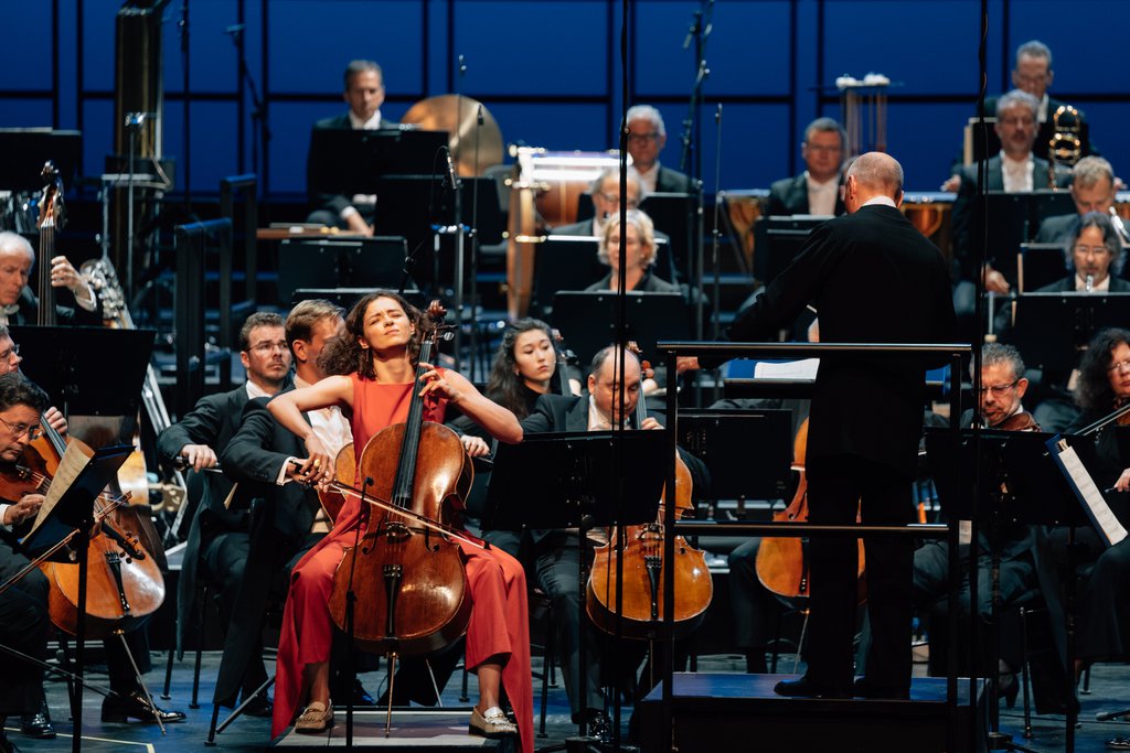 Anastasia Kobekina at her Beethovenfest debut in the Opening Concert 2023 with Tonhalle Zürich & Paavo Järvi. - © Daniel Dittus