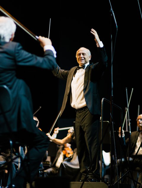 Ivan Fisher am Pult des Budapest Festival Orchestra - © Sophia Hegewald