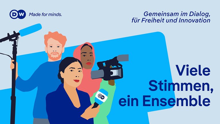 Illustration von drei Journalisten mit Mikrofon und Kamera. Schriftzug: "Viele Stimmen, ein Ensemble" und "Gemeinsam im Dialog, für Freiheit und Innovation".