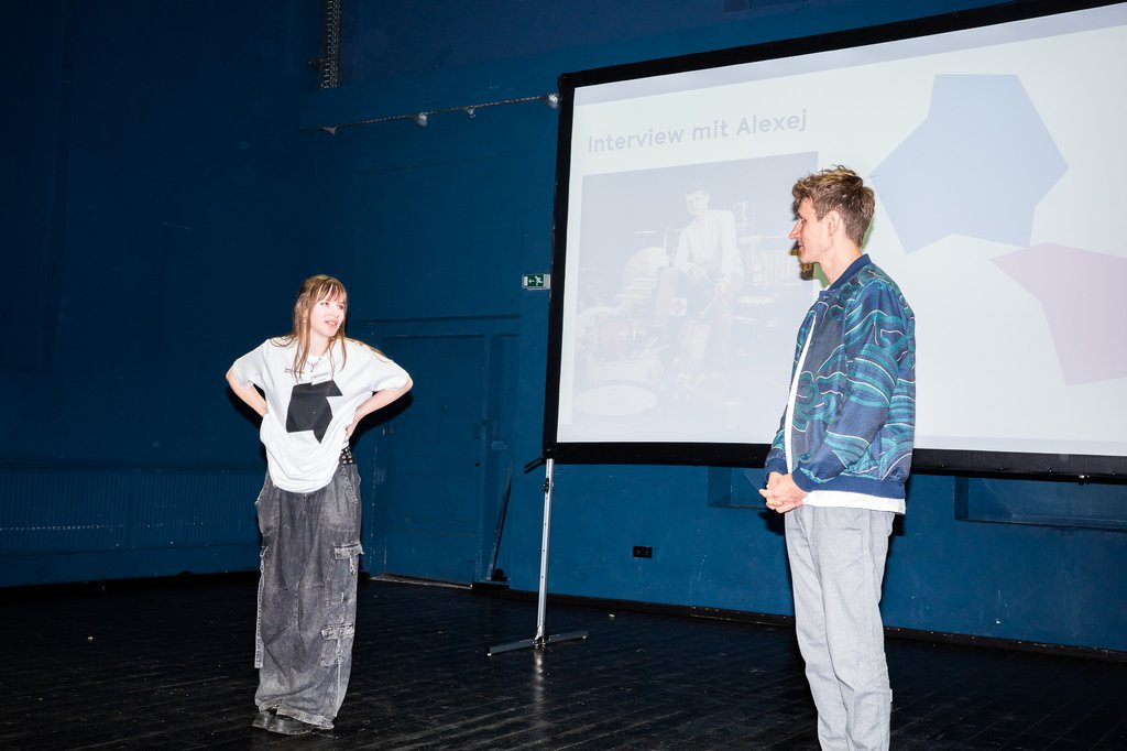 Alexej Gerassimez gets interviewed at the press conference for his Beethovenfest concert »Five Elements« - © Beethovenfest Bonn